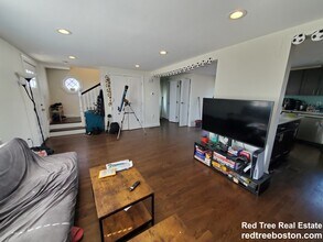 77 Rock Glen Rd in Medford, MA - Building Photo - Building Photo