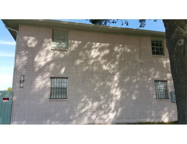 10921 Roger Dr in New Orleans, LA - Building Photo - Building Photo