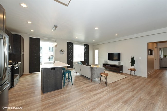 717 Rogers St-Unit -717-2B in Downers Grove, IL - Building Photo - Building Photo