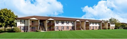 Old Orchard Estates in Carbon Cliff, IL - Building Photo - Building Photo