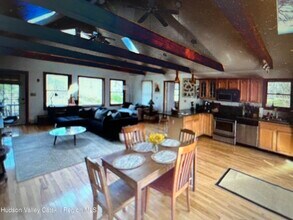 38 Sunset Ridge in Woodstock, NY - Building Photo - Building Photo