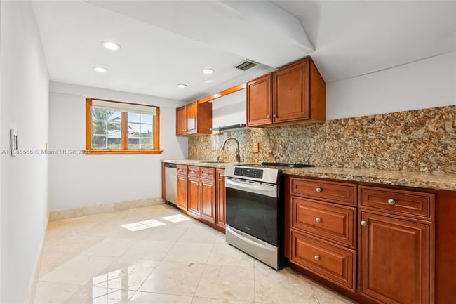 2530 Okeechobee Ln in Fort Lauderdale, FL - Building Photo - Building Photo