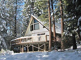 1587 Crystal Air Dr in South Lake Tahoe, CA - Building Photo