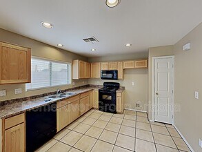 6413 W Valencia Dr in Phoenix, AZ - Building Photo - Building Photo
