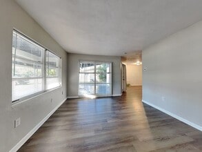 1627 N Powers Dr in Orlando, FL - Building Photo - Building Photo