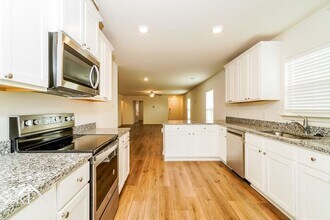 120 Stratton Ln in Jarrell, TX - Building Photo - Building Photo