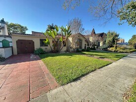 2041 Eucalyptus Ave in Long Beach, CA - Building Photo