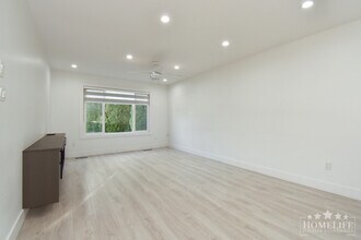 13975-1380B 80b Ave in Surrey, BC - Building Photo - Building Photo