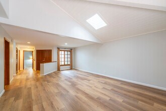 26 Sausalito Cir E in Manhattan Beach, CA - Building Photo - Building Photo