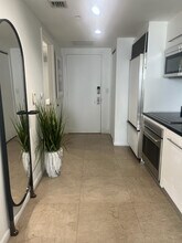 609 Brickell Ave in Miami, FL - Building Photo - Building Photo