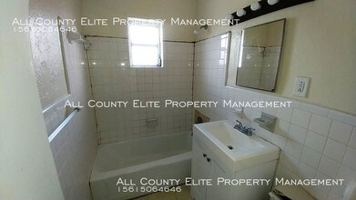 1021 Henrietta Ave-Unit -2 in West Palm Beach, FL - Building Photo - Building Photo