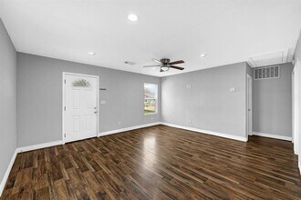 7710 Erath St in Houston, TX - Building Photo - Building Photo