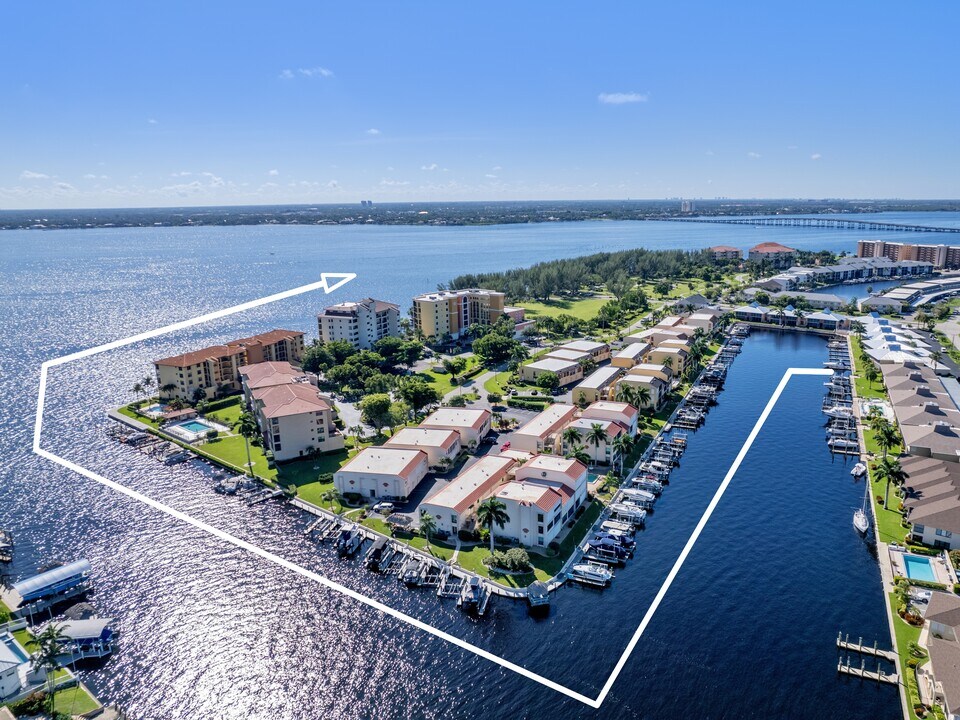 4105 SE 19th Pl in Cape Coral, FL - Foto de edificio