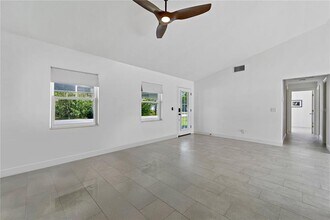 77 Freeport Ln in Palm Coast, FL - Building Photo - Building Photo