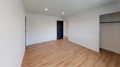 5103 Live Oak St, Unit 2101 in Dallas, TX - Foto de edificio - Building Photo