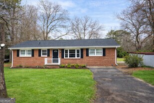 1065 Nelson St in Jackson, GA - Building Photo