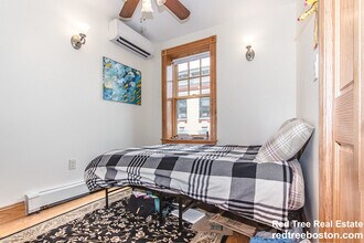 16 S Russell St in Boston, MA - Building Photo - Building Photo