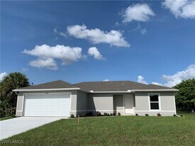 8388 Delong Ave in North Port, FL - Building Photo