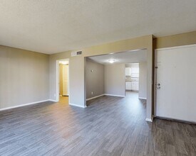 Cross Creek Apartments in Jacksonville, FL - Building Photo - Building Photo