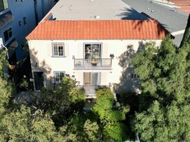 1137 12th St, Unit #9.    2 bedroom plus den in Santa Monica, CA - Building Photo