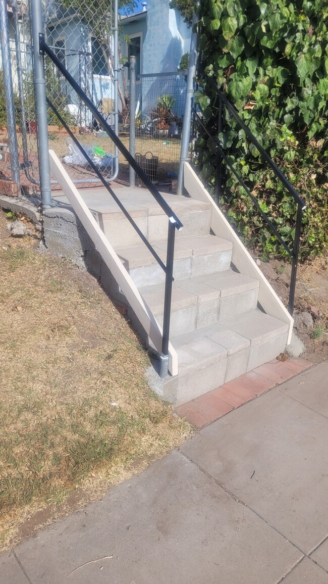 7842 Barton Dr in Lemon Grove, CA - Foto de edificio - Building Photo