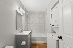 915 Avenue E in Rosenberg, TX - Building Photo