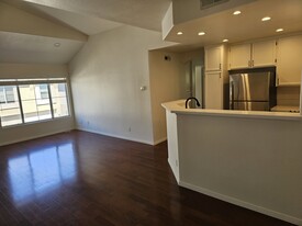 11863 Spruce Run Dr in San Diego, CA - Building Photo