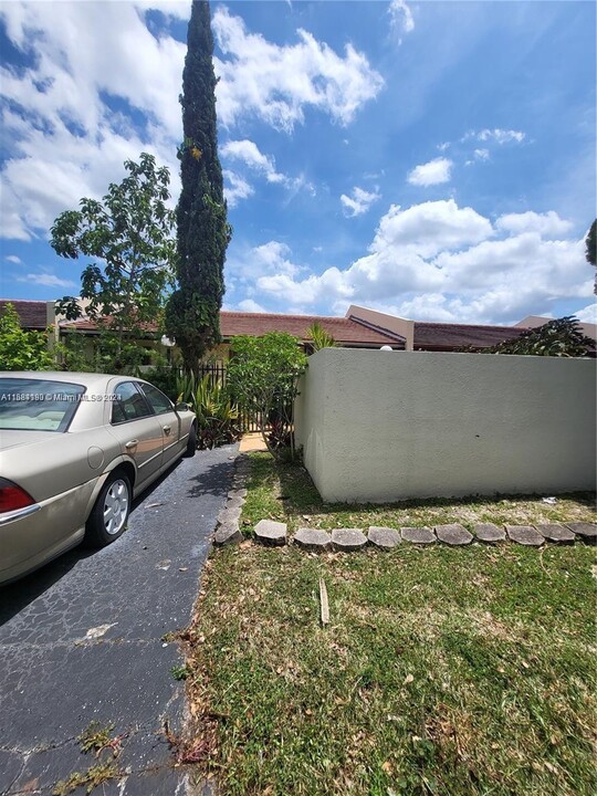 5834 SW 144th Cir Pl in Miami, FL - Building Photo