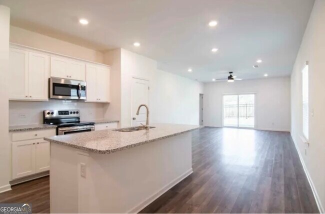 13037 Buck Rdg Ln in Union City, GA - Building Photo - Building Photo