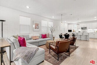 768 Daniel Freeman Cir in Inglewood, CA - Building Photo - Building Photo