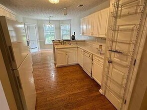 985 Georgian Hills Dr in Lawrenceville, GA - Building Photo - Building Photo