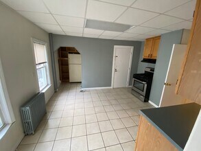 46 Derby St, Unit 2 in Somerville, MA - Building Photo - Building Photo