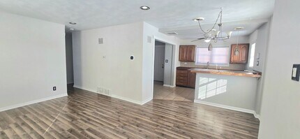 1812 Shady Crest St in Decatur, IL - Building Photo - Building Photo