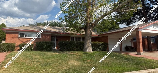 property at 2824 Espanola St NE