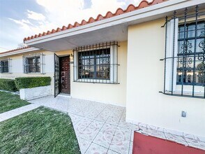 3420 SW 104th Ave in Miami, FL - Foto de edificio - Building Photo