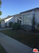 5245 Maymont Dr in Los Angeles, CA - Building Photo