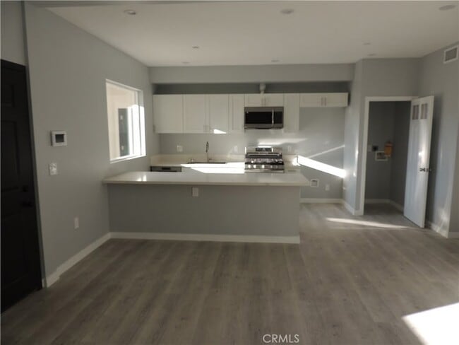 22735 Del Valle St, Unit 5 in Los Angeles, CA - Building Photo - Building Photo