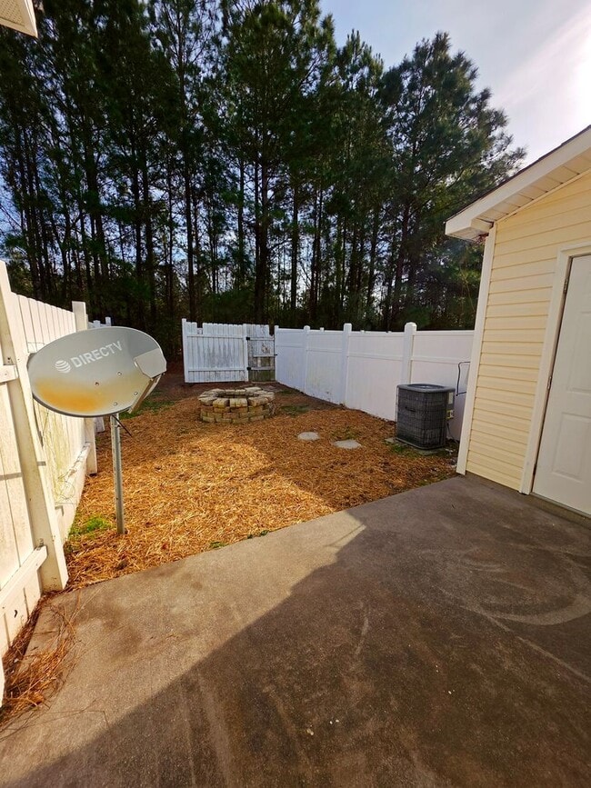 108 Streamwood Dr in Jacksonville, NC - Building Photo - Building Photo