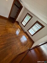 142 Montauk Ave in New London, CT - Building Photo