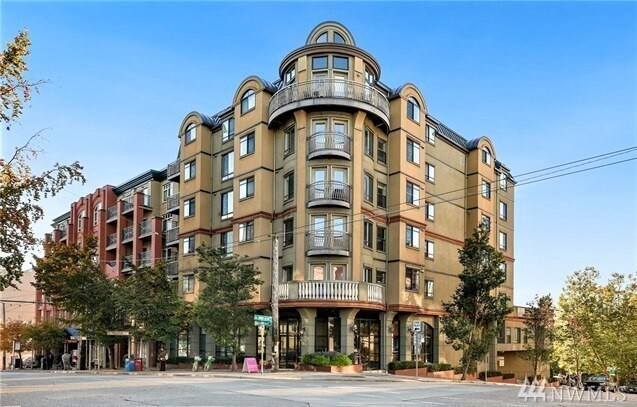 133 Queen Anne Ave N in Seattle, WA - Building Photo