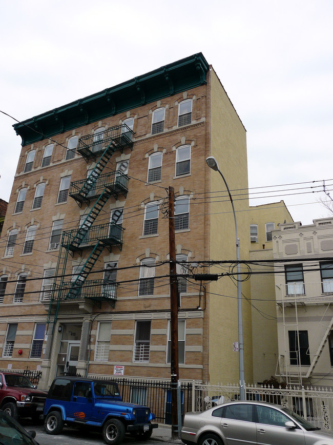 415 E 154th St in Bronx, NY - Foto de edificio - Building Photo