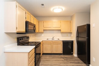 Carolina Oaks in Greensboro, NC - Foto de edificio - Interior Photo