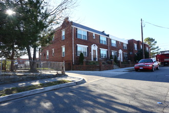 1323 Downing Pl NE in Washington, DC - Building Photo - Building Photo