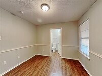 628 E Renfro St photo'