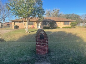 1121 Westgate Dr in Wharton, TX - Building Photo