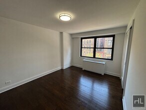 E 16 ST in New York, NY - Foto de edificio - Building Photo