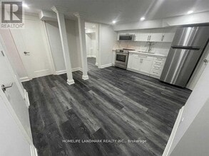 215 Donlea Dr in Toronto, ON - Building Photo - Building Photo