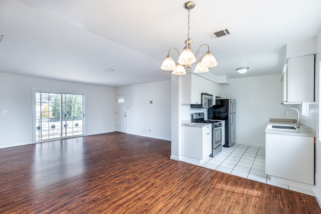 8645 Hervey St, Unit 4 in Los Angeles, CA - Foto de edificio