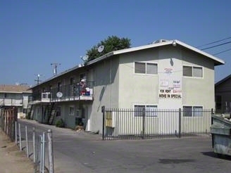 1520 Palm Dr in Bakersfield, CA - Building Photo