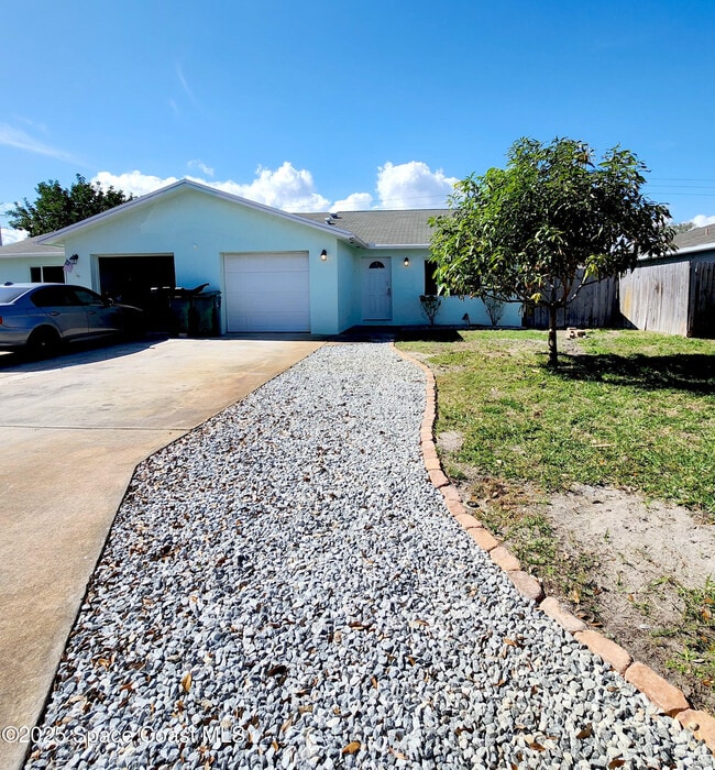 122 Atlas Ln in Satellite Beach, FL - Building Photo - Building Photo